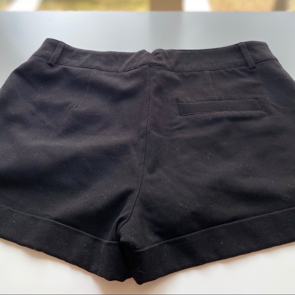 H&M Shorts - Picture 2 of 3